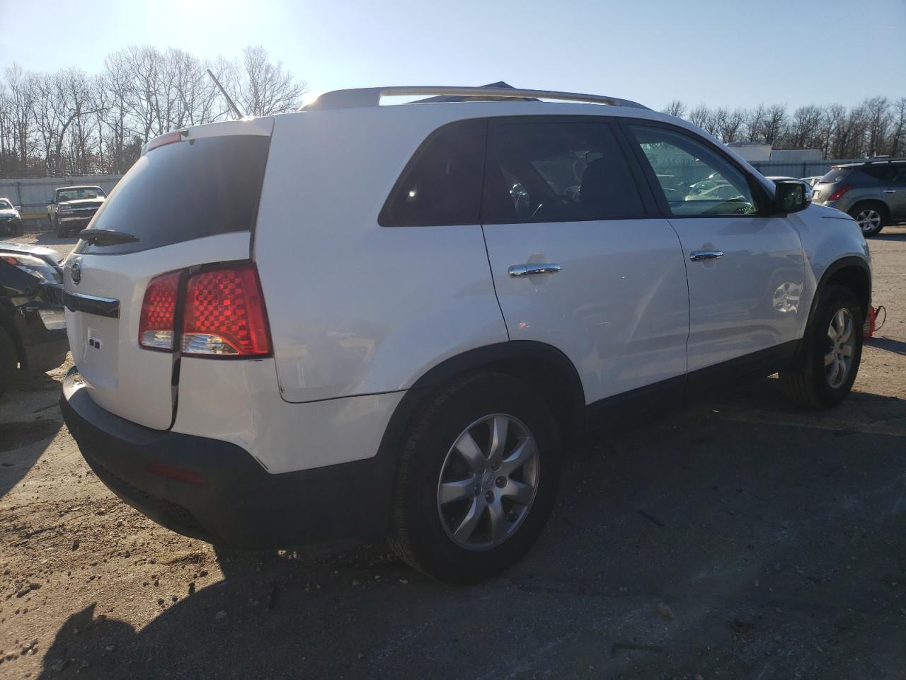 Photo 4 from auction – 2011 KIA SORENTO BA with VIN 5XYKT3A12BG104009