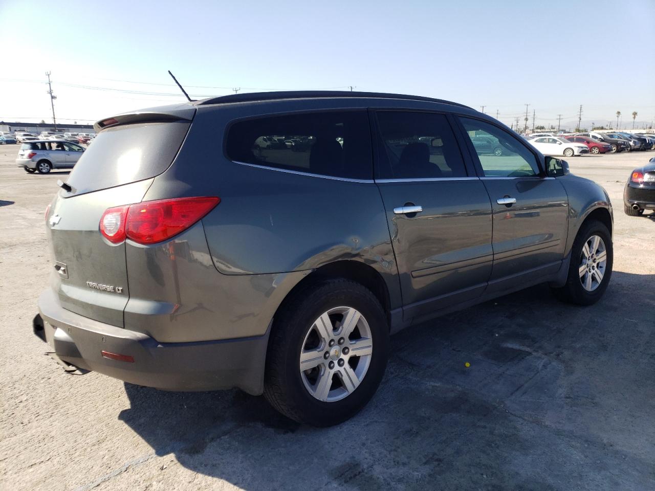 Photo 4 from auction – 2011 CHEVROLET TRAVERSE L with VIN 1GNKRGEDXBJ106916