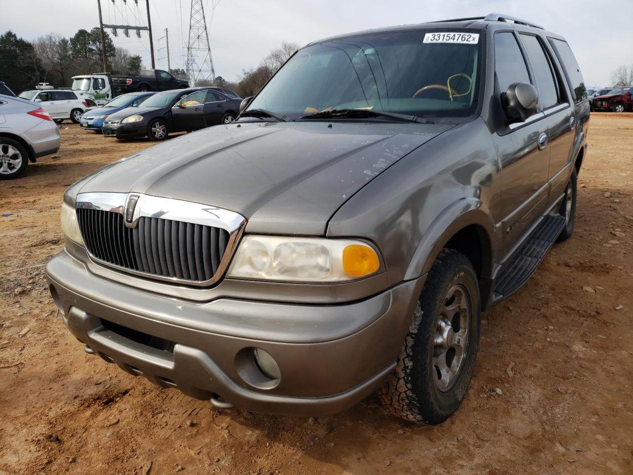 Фото 2 с аукциона – 2001 LINCOLN NAVIGATOR с VIN 5LMFU28A71LJ05652
