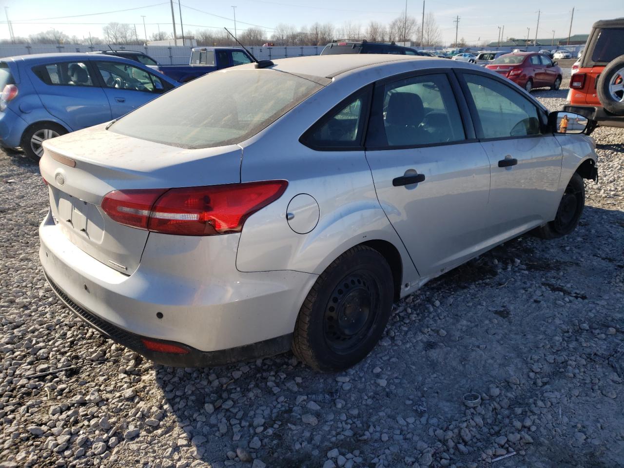 Photo 4 from auction – 2016 FORD FOCUS S with VIN 1FADP3E21GL306857