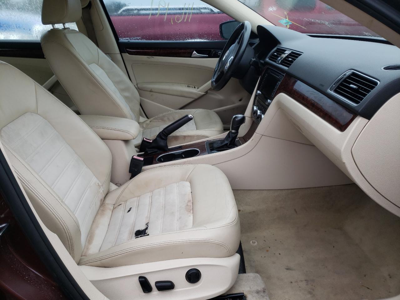 Photo 5 from auction – 2013 VOLKSWAGEN PASSAT SEL with VIN 1VWCN7A34DC079545
