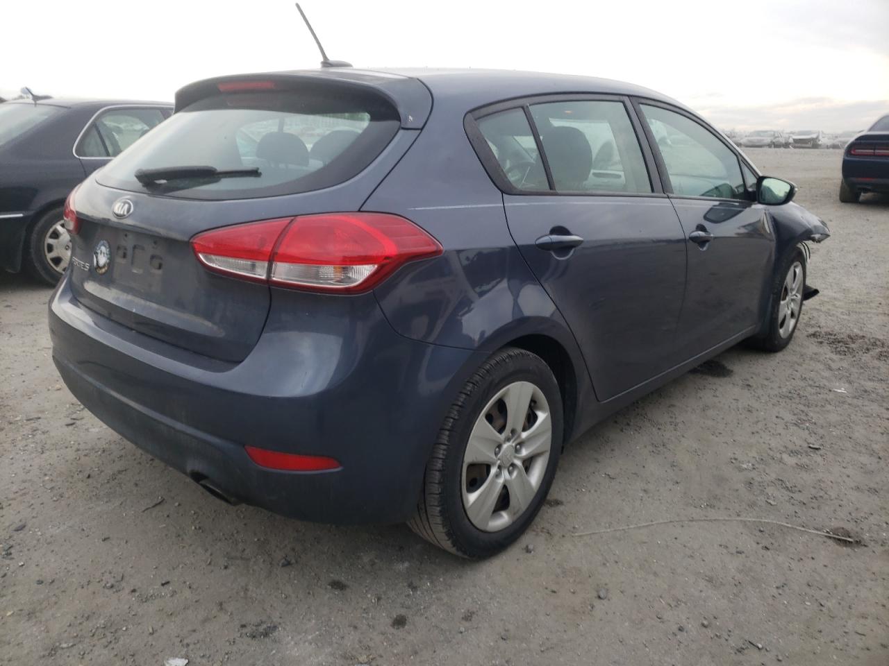 Photo 4 from auction – 2016 KIA FORTE LX with VIN KNAFK5A82G5592338