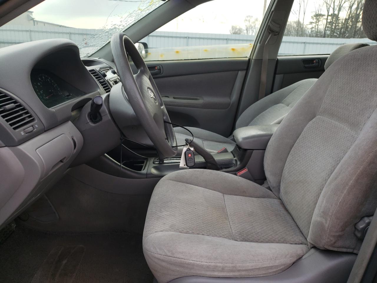 Photo 5 from auction – 2003 TOYOTA CAMRY LE with VIN 4T1BE32K33U681015
