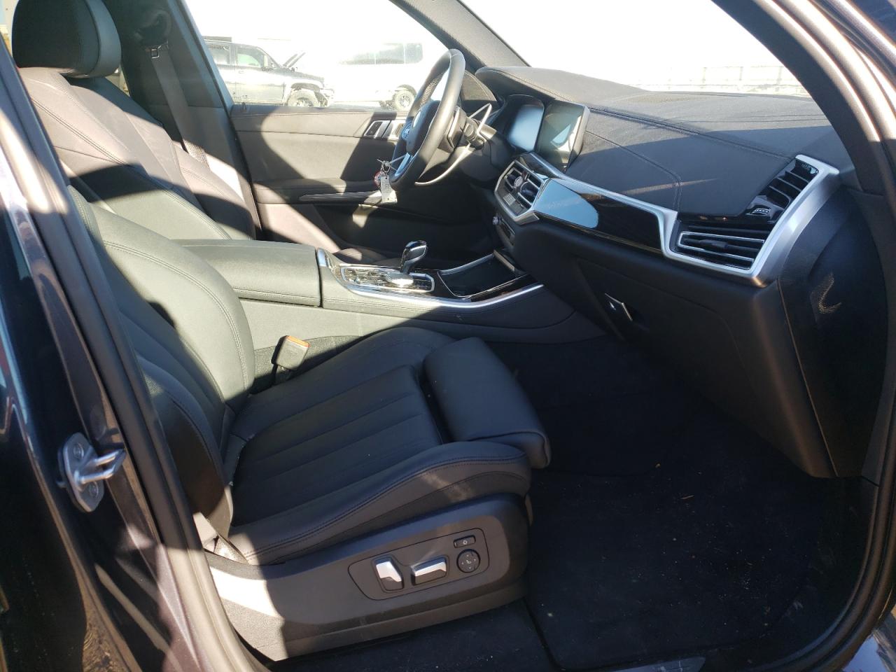 Photo 5 from auction – 2021 BMW X5 XDRIVE4 with VIN 5UXCR6C02M9F49042