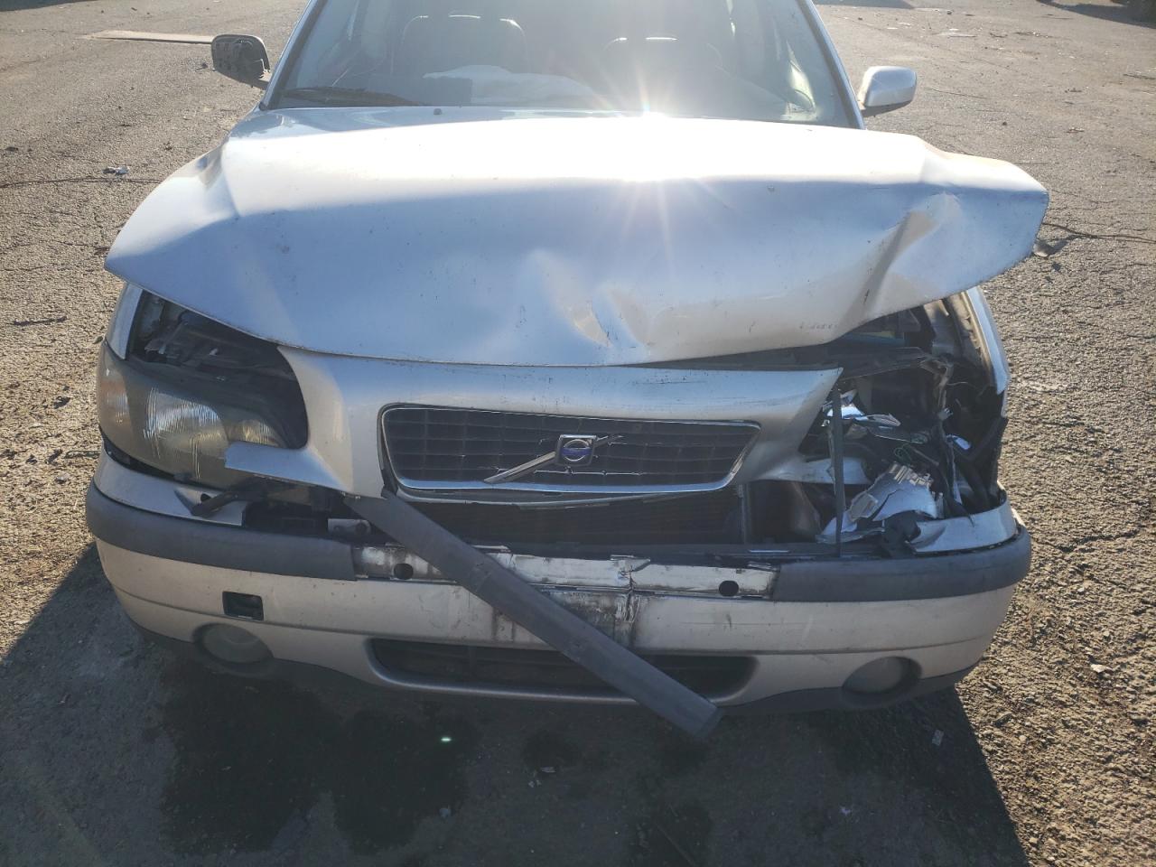 Photo 7 from auction – 2004 VOLVO S60 2.5T with VIN YV1RS59V442405196