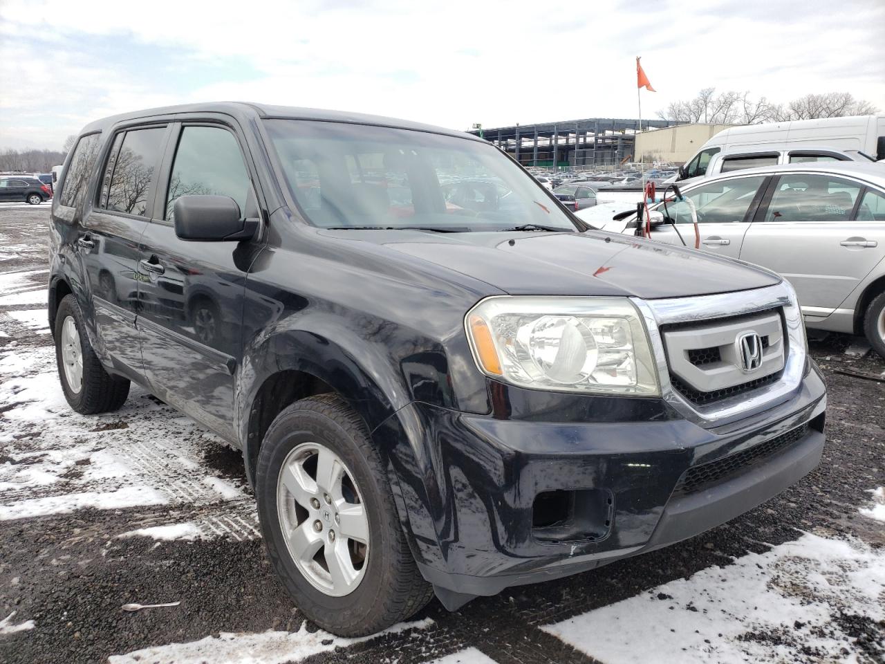 HONDA PILOT LX 2011 con VIN 5FNYF4H21BB061490 - Foto de la subasta