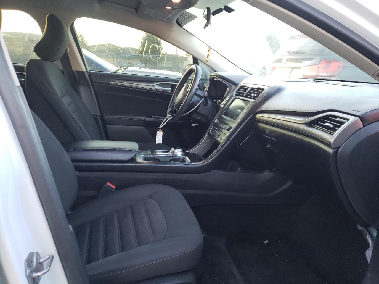 Photo 5 from auction – 2017 FORD FUSION SE with VIN 3FA6P0H77HR356132