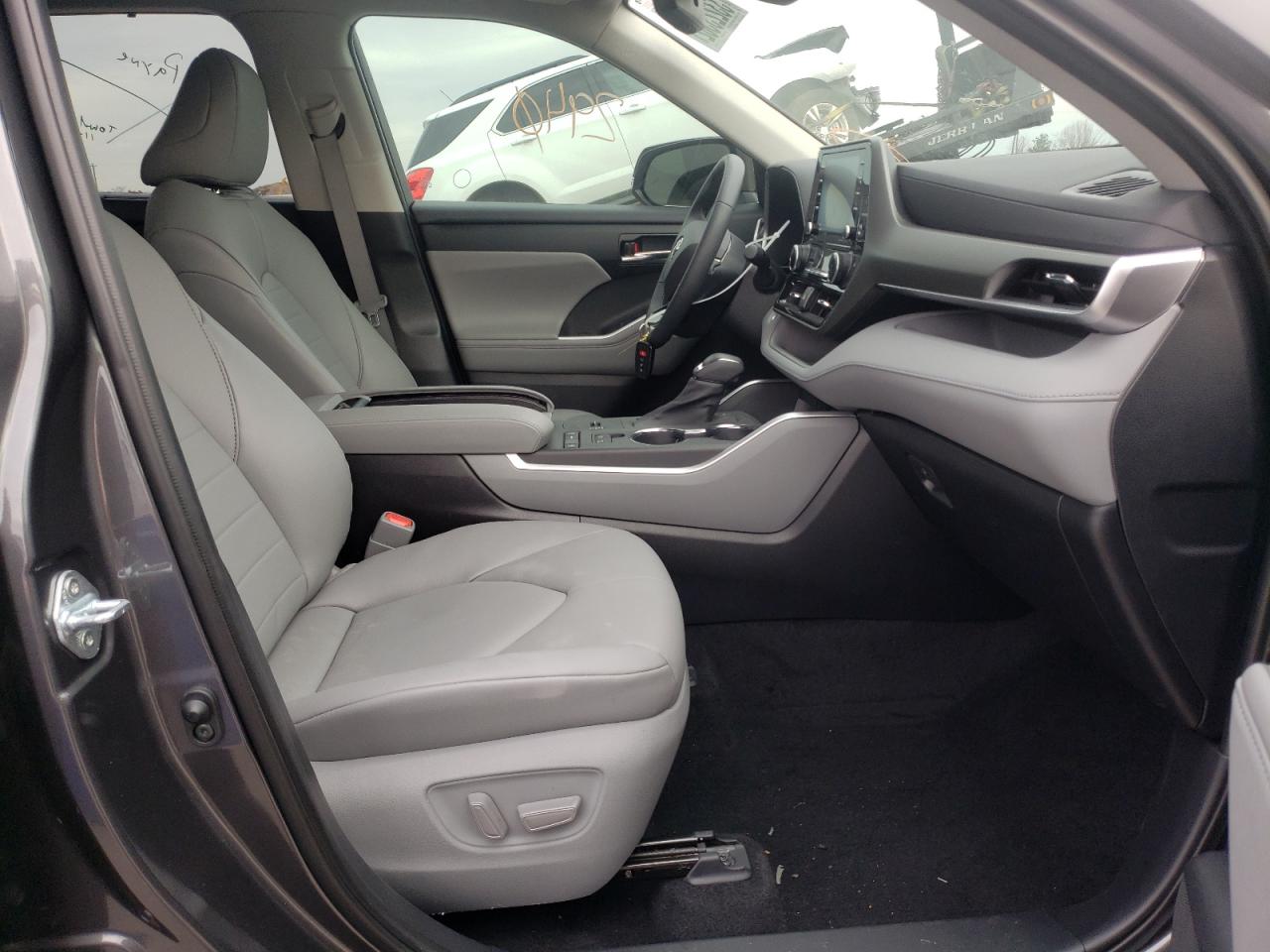 Photo 5 from auction – 2021 TOYOTA HIGHLANDER with VIN 5TDGZRAH6MS077004