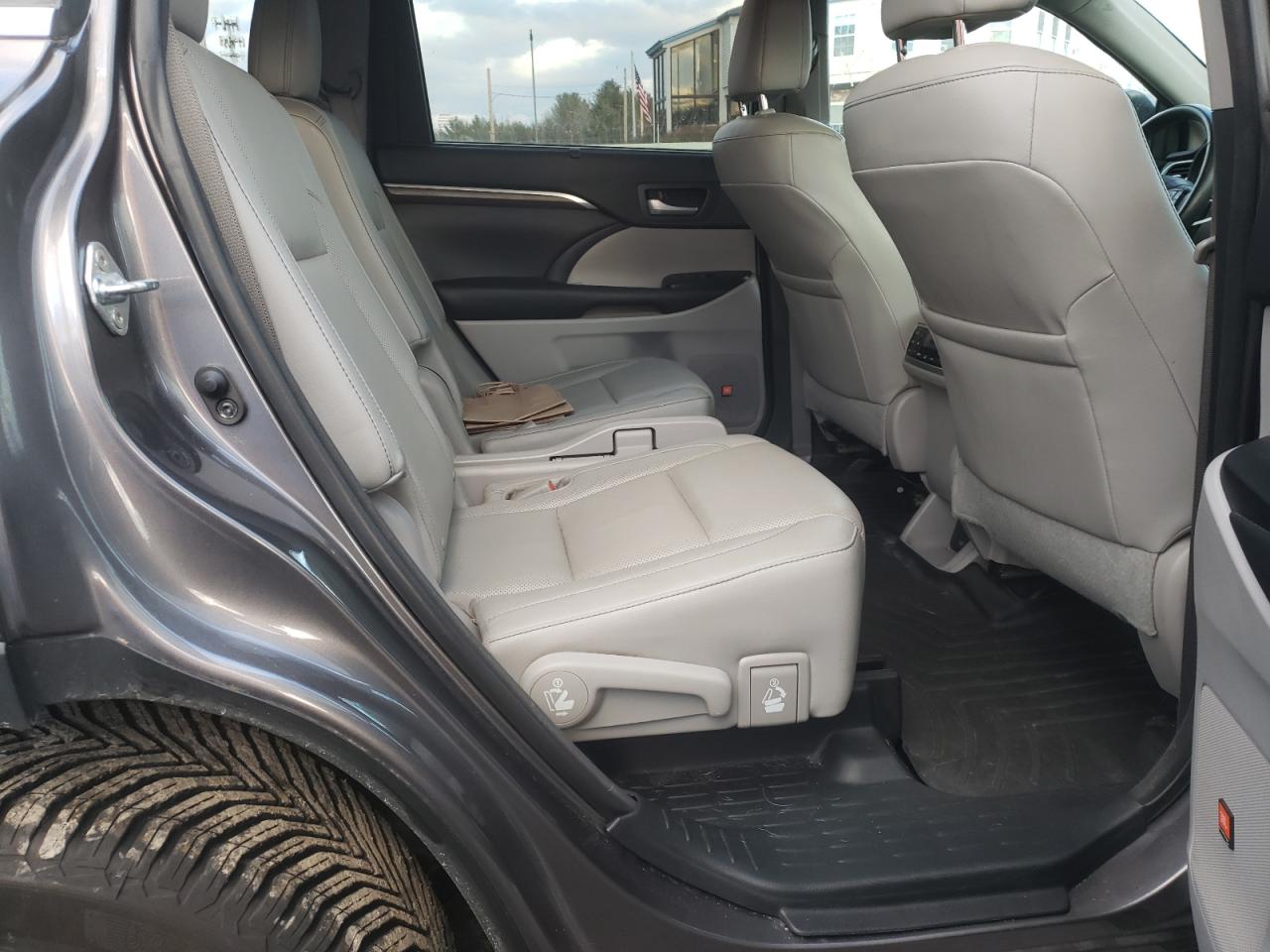 Photo 6 from auction – 2016 TOYOTA HIGHLANDER with VIN 5TDDKRFH2GS258573