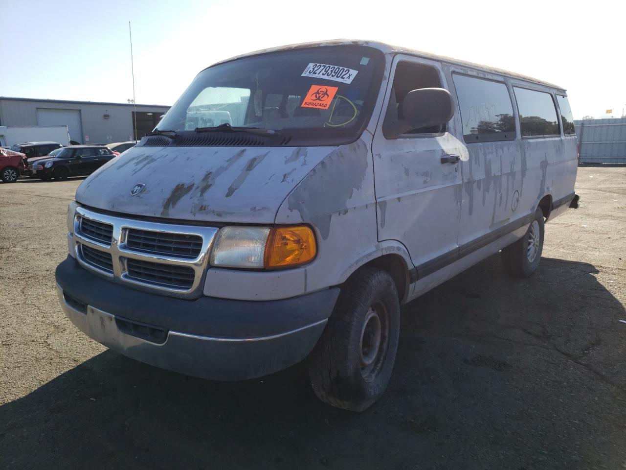 Photo 2 from auction – 1999 DODGE RAM WAGON with VIN 2B5WB35Z0XK543072