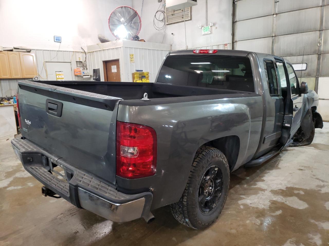 Photo 4 from auction – 2011 CHEVROLET SILVERADO with VIN 1GCRCSEAXBZ397033