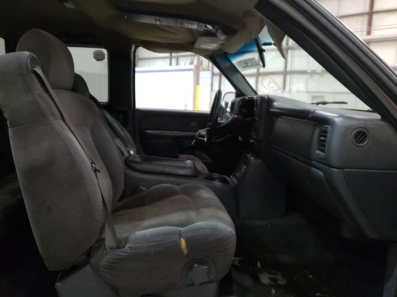Photo 5 from auction – 2000 CHEVROLET SILVERADO with VIN 1GCEK19T9YE349689
