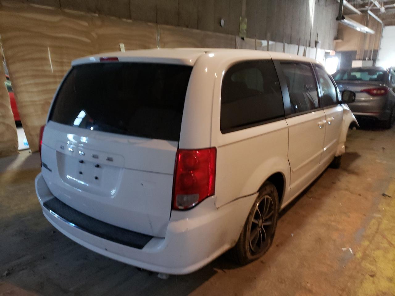 Photo 4 from auction – 2015 DODGE GRAND CARA with VIN 2C4RDGCG3FR635614
