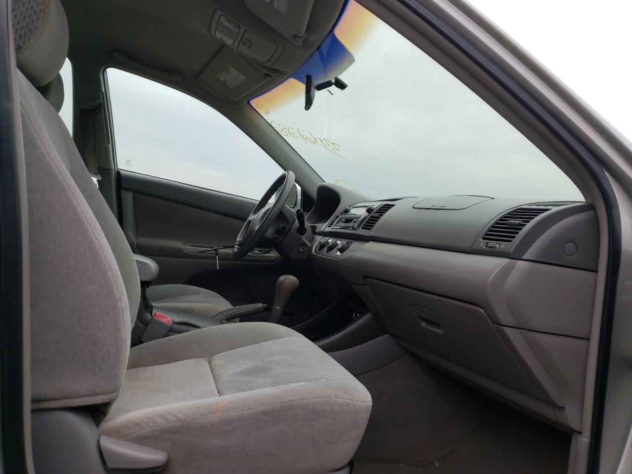 Photo 5 from auction – 2004 TOYOTA CAMRY LE with VIN 4T1BE32K74U819141