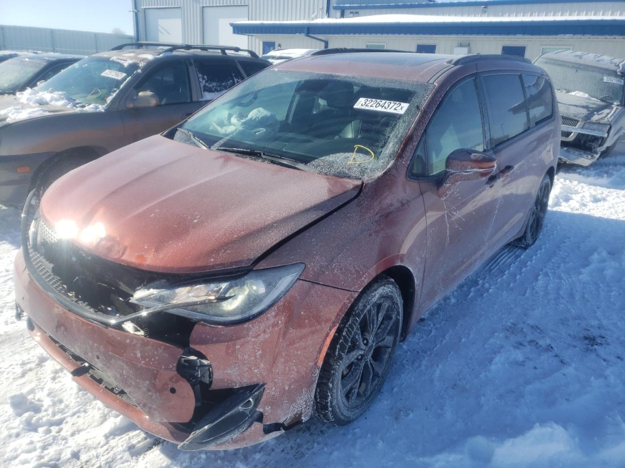 Photo 2 from auction – 2018 CHRYSLER PACIFICA L with VIN 2C4RC1GGXJR260369