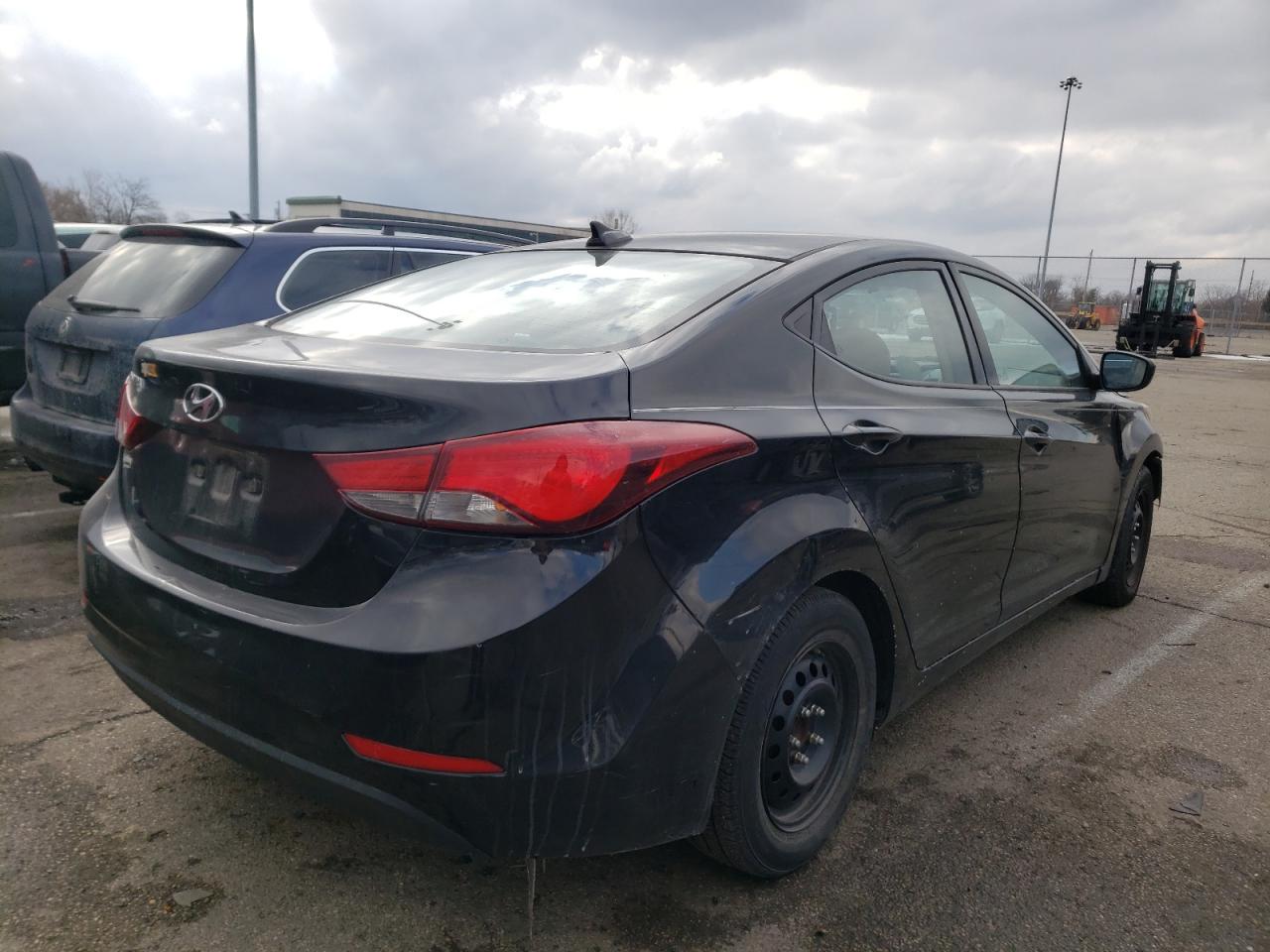 Photo 4 from auction – 2016 HYUNDAI ELANTRA SE with VIN 5NPDH4AE4GH762823
