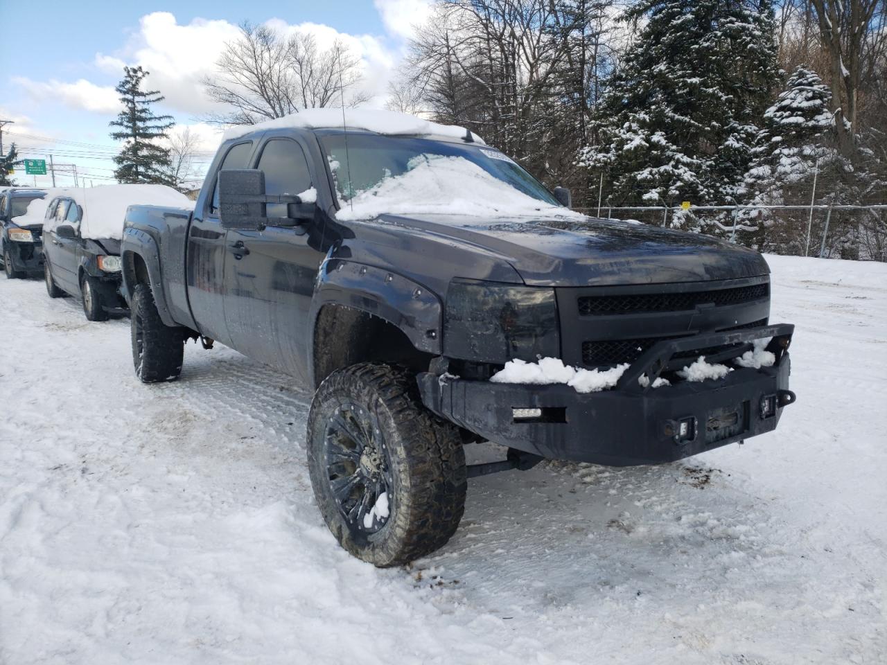 CHEVROLET SILVERADO 2011 with VIN 1GCRKSE38BZ340267 - Photo from auction