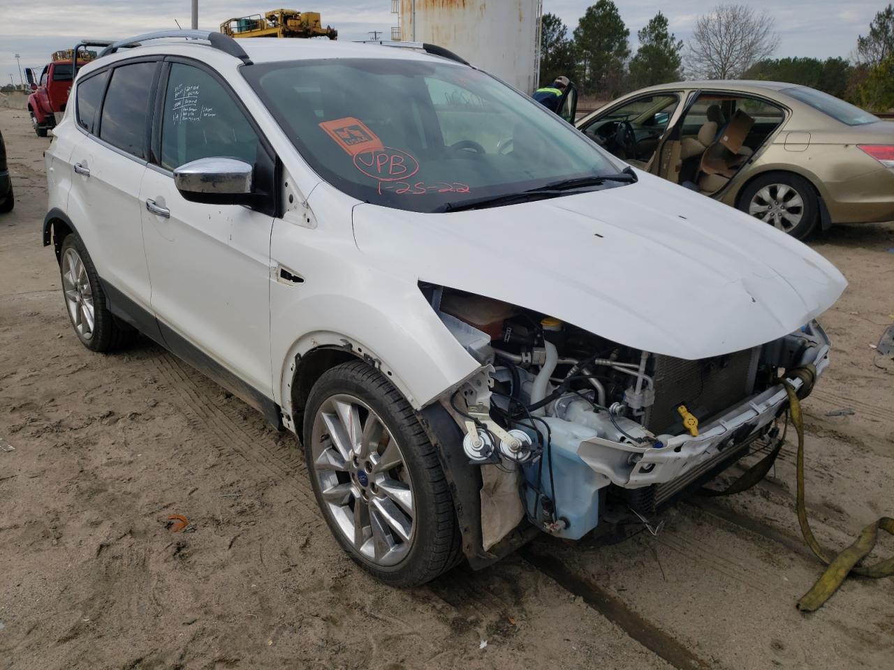 FORD ESCAPE SE 2015 with VIN 1FMCU0GX2FUA85635 - Photo from auction
