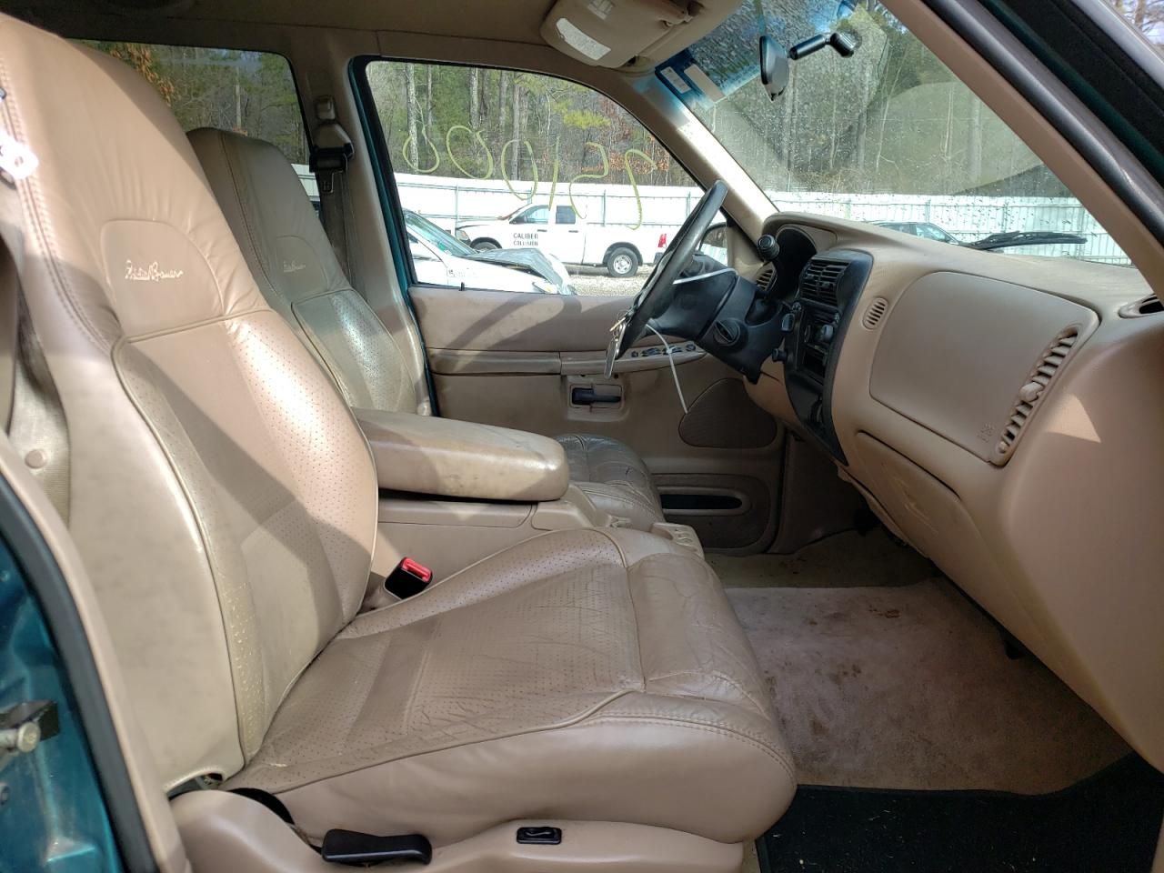 Photo 5 from auction – 1998 FORD EXPLORER with VIN 1FMZU34E8WUA37250