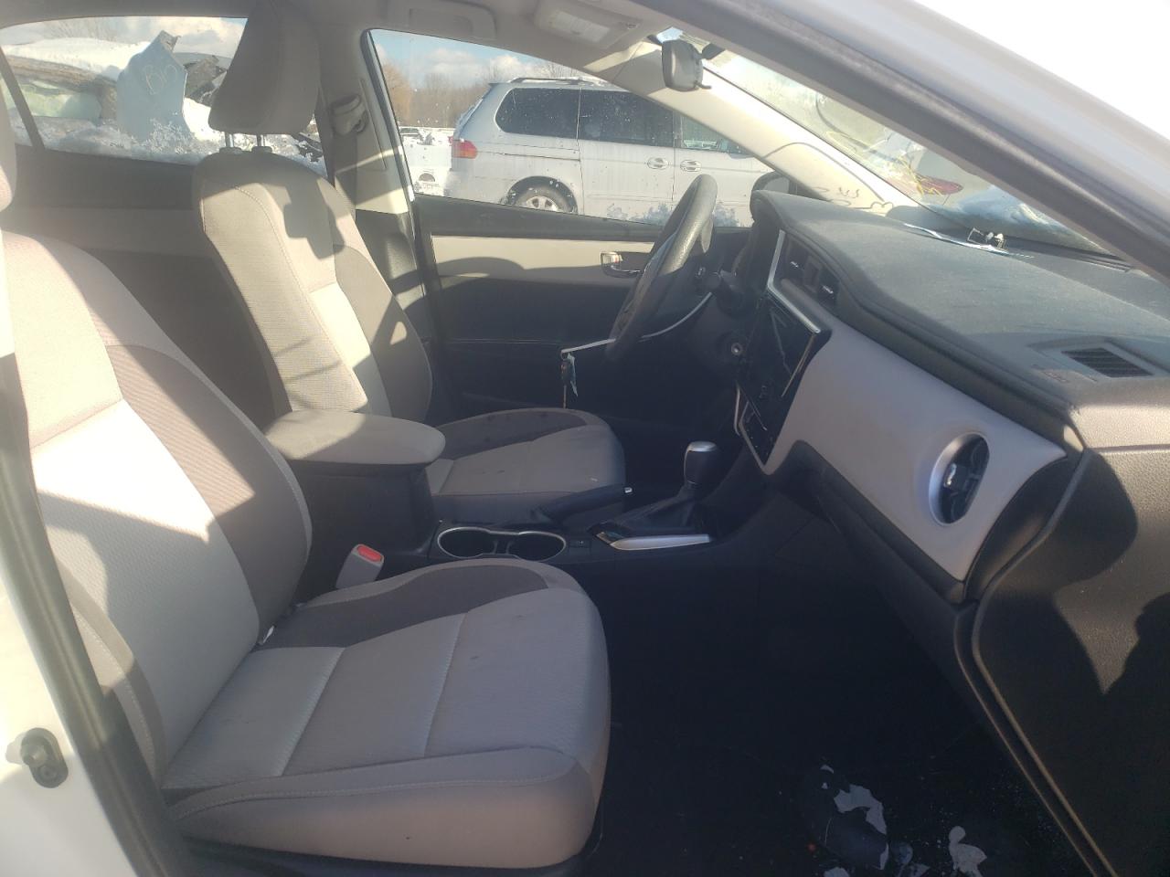 Photo 5 from auction – 2018 TOYOTA COROLLA L with VIN 5YFBURHE8JP842884