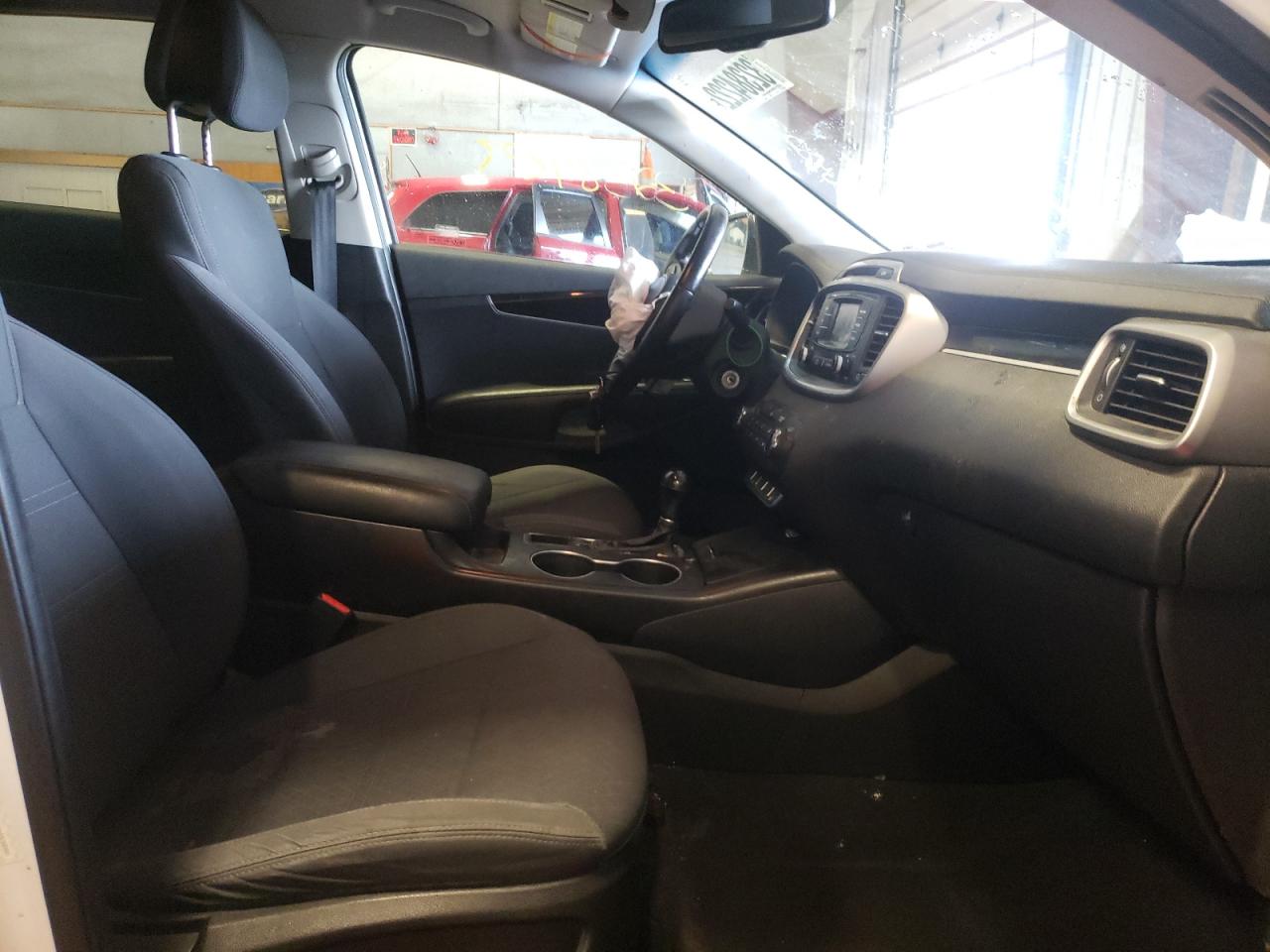 Photo 5 from auction – 2016 KIA SORENTO LX with VIN 5XYPGDA30GG053280