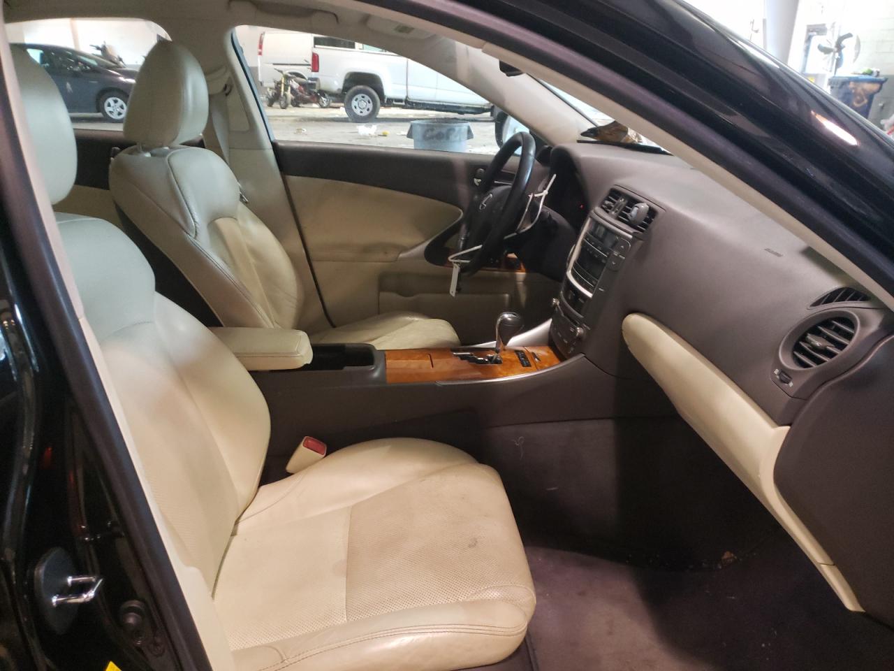 Photo 5 from auction – 2009 LEXUS IS 250 with VIN JTHBK262495096396
