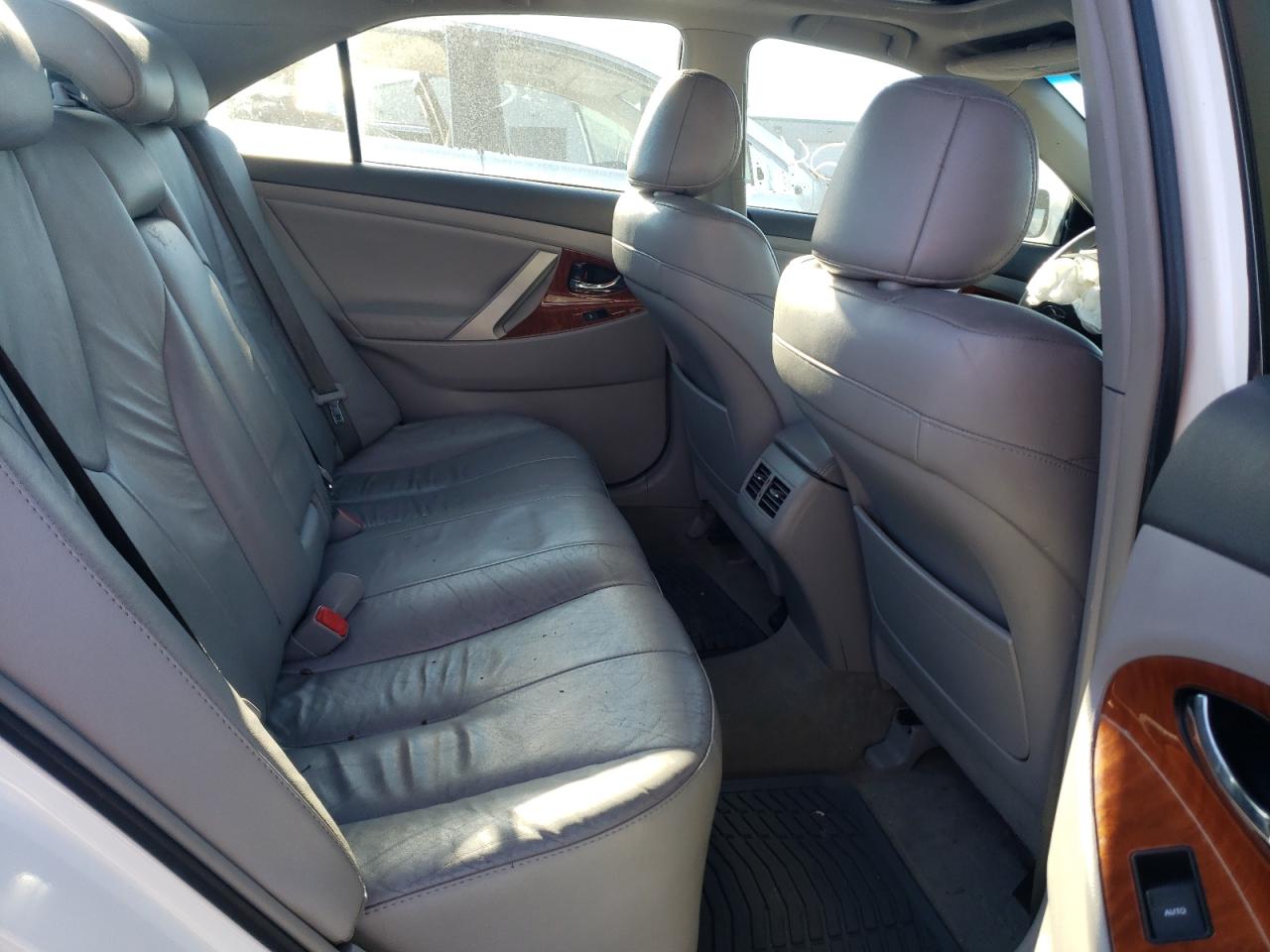 Photo 6 from auction – 2011 TOYOTA CAMRY HYBR with VIN 4T1BB3EK9BU142174