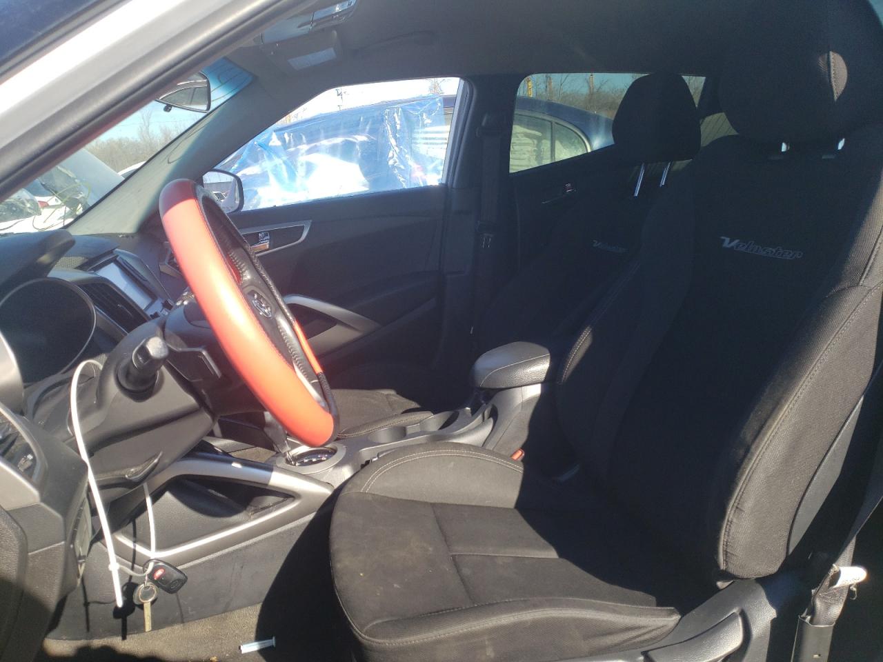 Photo 5 from auction – 2017 HYUNDAI VELOSTER with VIN KMHTC6AD1HU306102