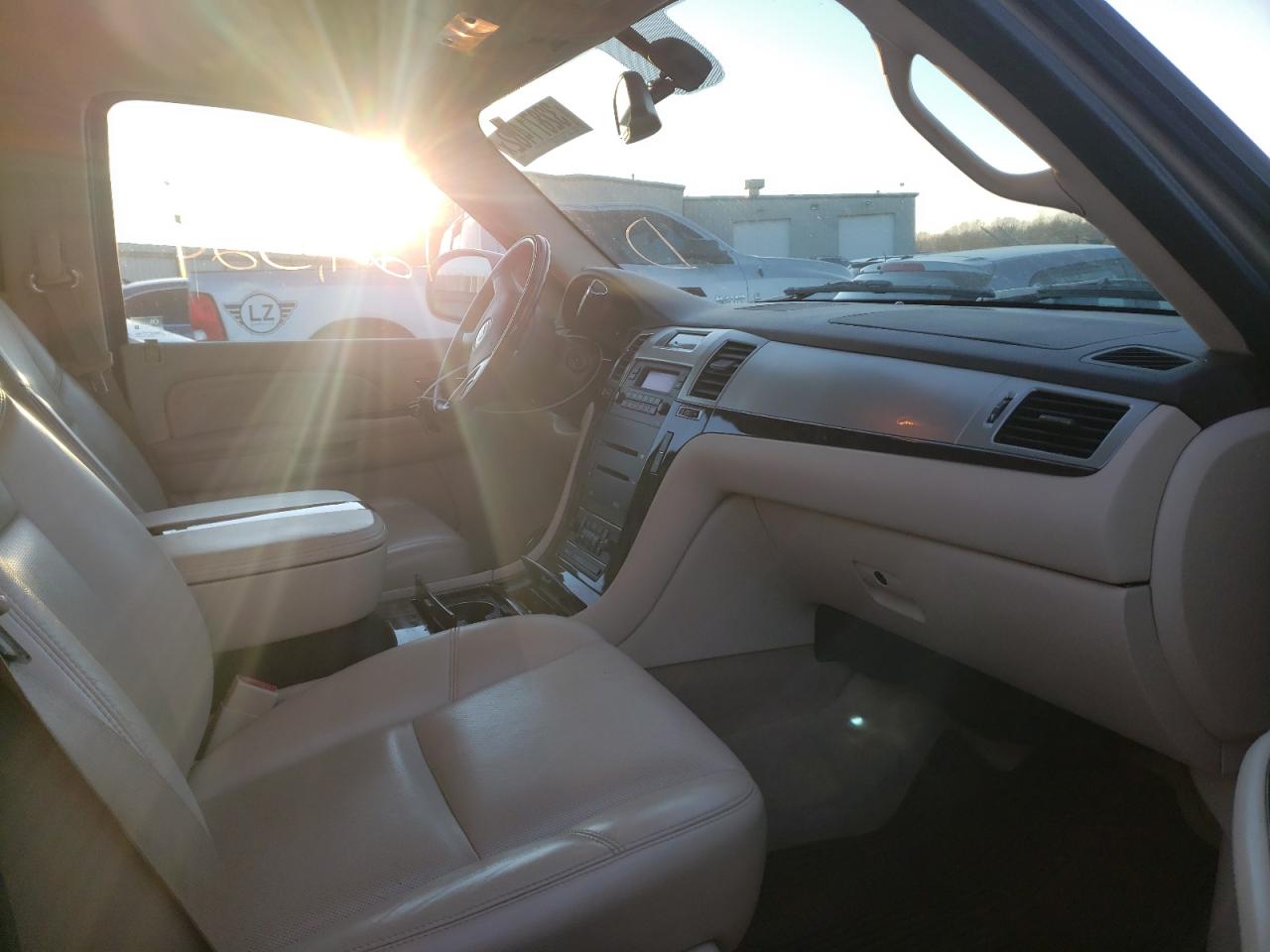 Photo 5 from auction – 2008 CADILLAC ESCALADE L with VIN 1GYFK63828R165607