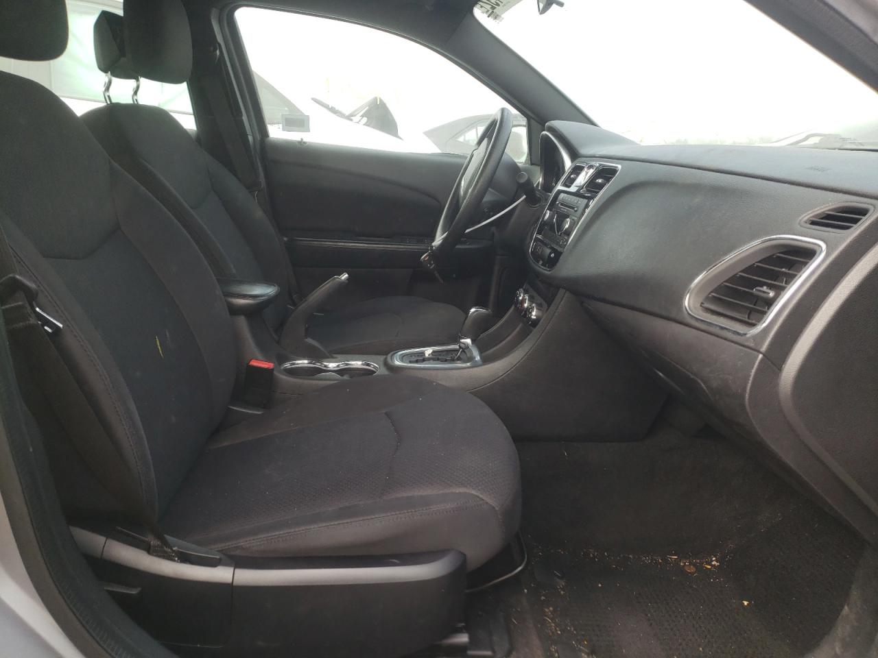 Photo 5 from auction – 2013 CHRYSLER 200 LX with VIN 1C3CCBAB3DN765197
