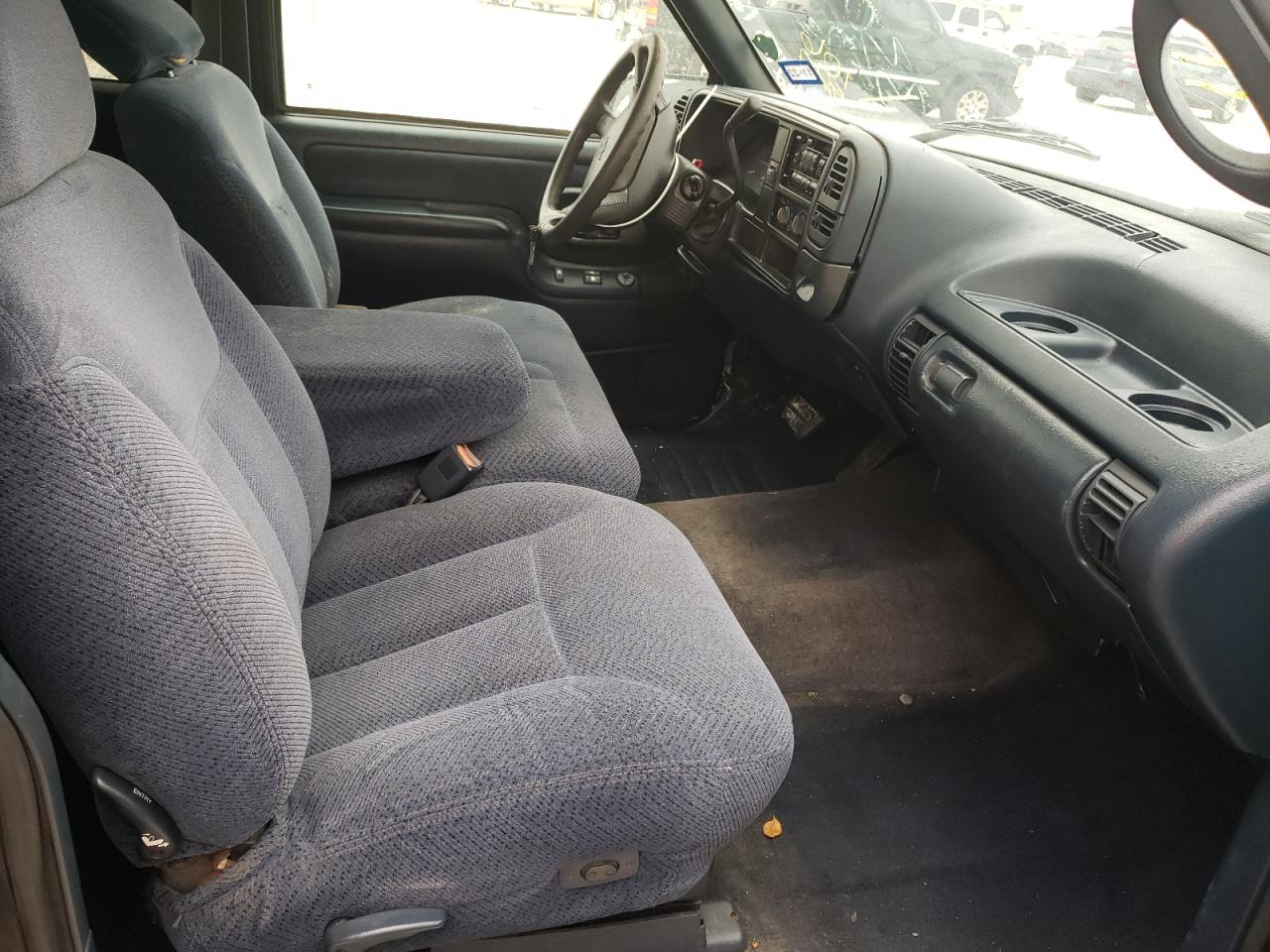 Photo 5 from auction – 1996 CHEVROLET GMT-400 C1 with VIN 1GCEC19M7TE106820