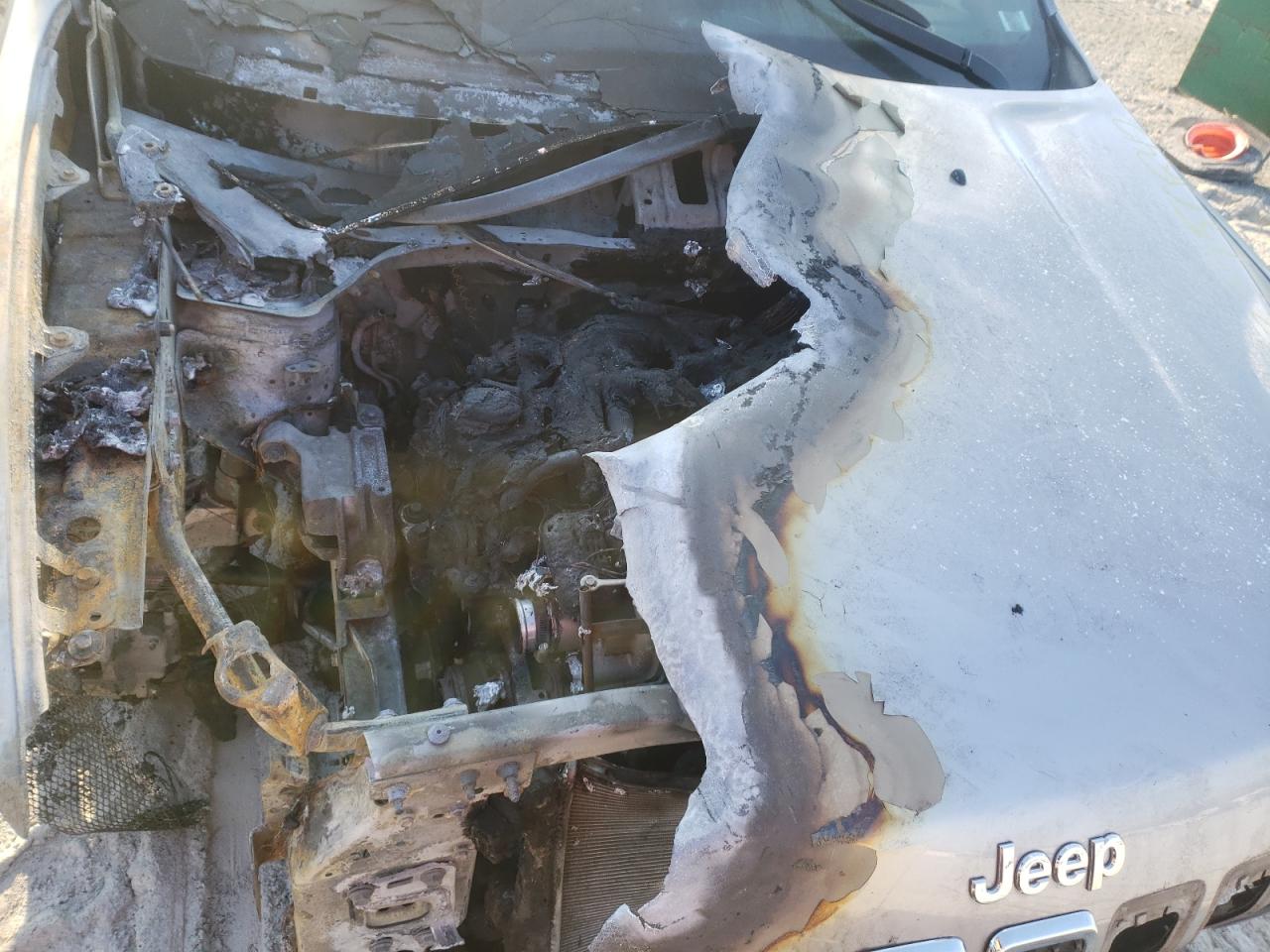 Photo 7 from auction – 2019 JEEP CHEROKEE L with VIN 1C4PJLLN9KD247923