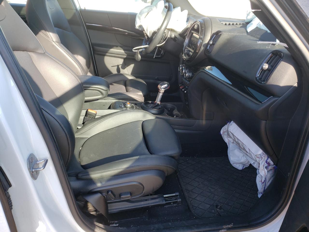 Photo 5 from auction – 2019 MINI COOPER S C with VIN WMZYT5C53K3E63995