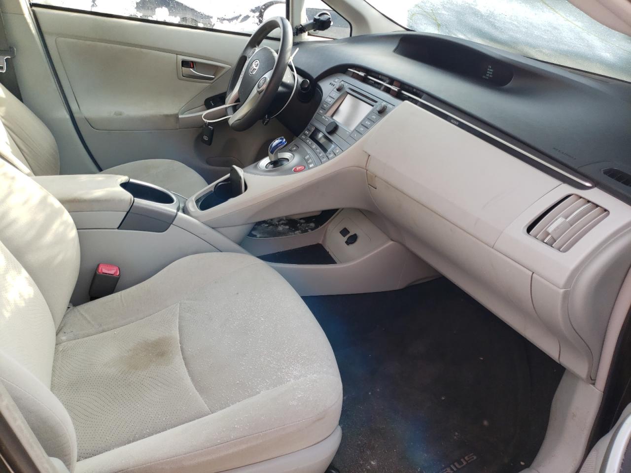 Photo 5 from auction – 2013 TOYOTA PRIUS with VIN JTDKN3DU6D5638366