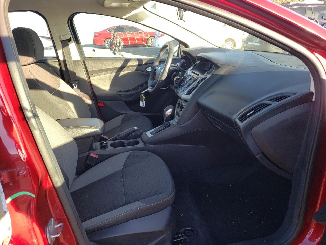 Photo 5 from auction – 2014 FORD FOCUS SE with VIN 1FADP3F28EL198619