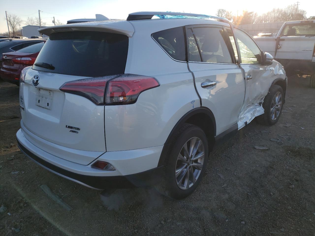 Photo 4 from auction – 2016 TOYOTA RAV4 LIMIT with VIN JTMDFREV5GD182354