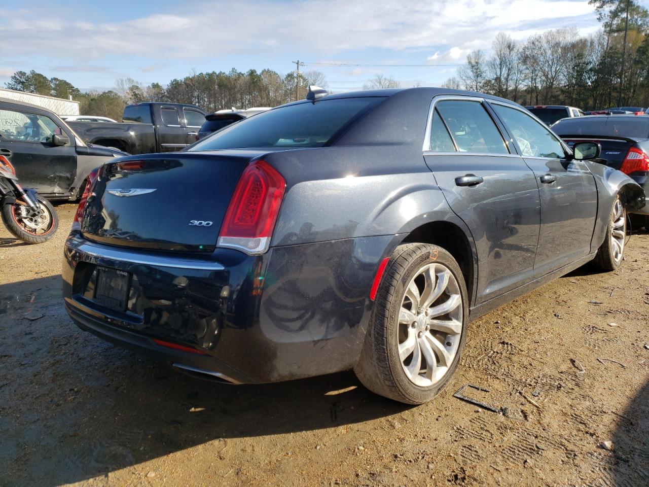 Photo 4 from auction – 2017 CHRYSLER 300 LIMITE with VIN 2C3CCAAG0HH580156