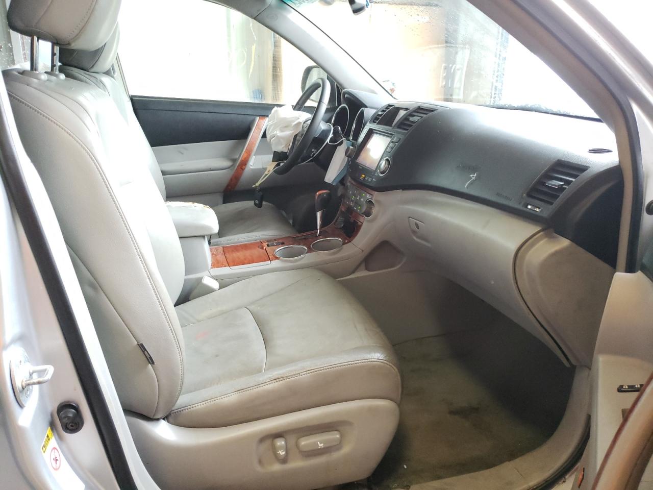 Photo 5 from auction – 2009 TOYOTA HIGHLANDER with VIN JTEDS42A492086242