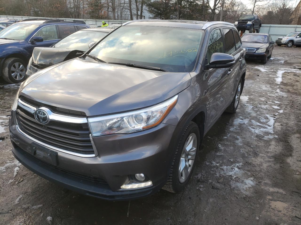 Photo 2 from auction – 2016 TOYOTA HIGHLANDER with VIN 5TDDKRFH2GS258573