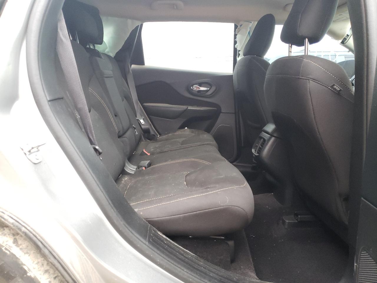 Photo 6 from auction – 2016 JEEP CHEROKEE L with VIN 1C4PJLCB4GW179385