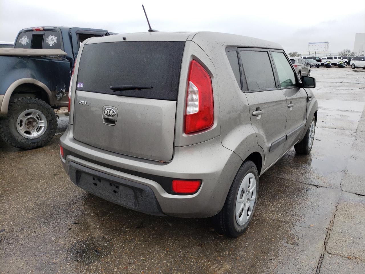 Photo 4 from auction – 2013 KIA SOUL with VIN KNDJT2A52D7608827