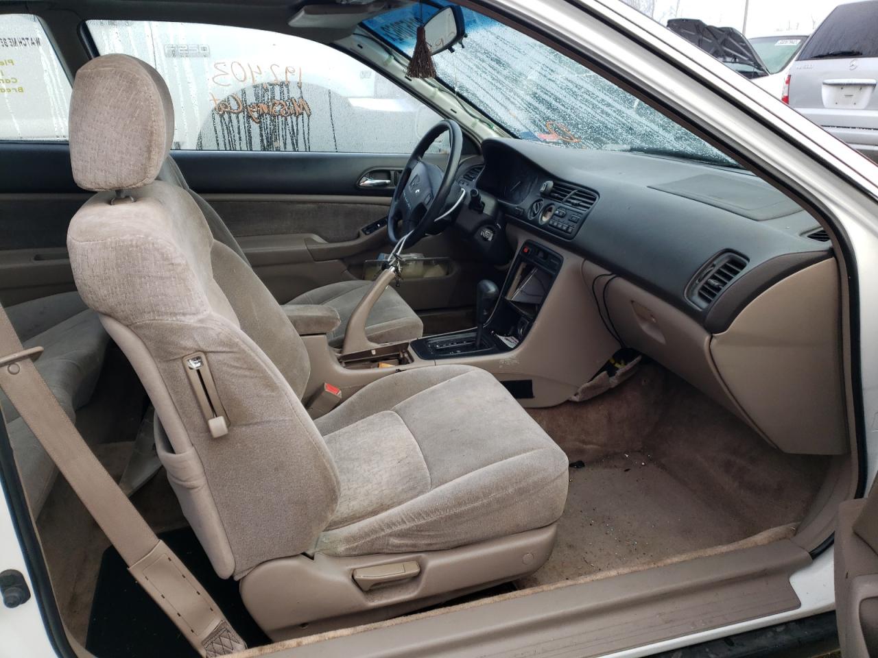 Photo 5 from auction – 1996 HONDA ACCORD EX with VIN 1HGCD7254TA014938