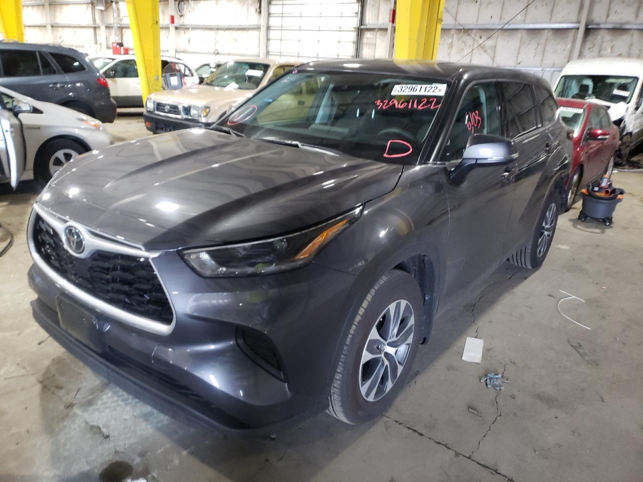 Photo 2 from auction – 2021 TOYOTA HIGHLANDER with VIN 5TDCZRBH5MS527433