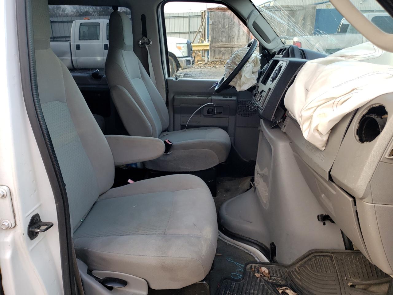 Photo 5 from auction – 2013 FORD ECONOLINE with VIN 1FBSS3BL5DDA27127