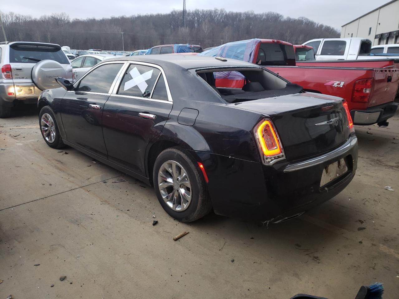 Photo 3 from auction – 2015 CHRYSLER 300 LIMITE with VIN 2C3CCAAGXFH769331