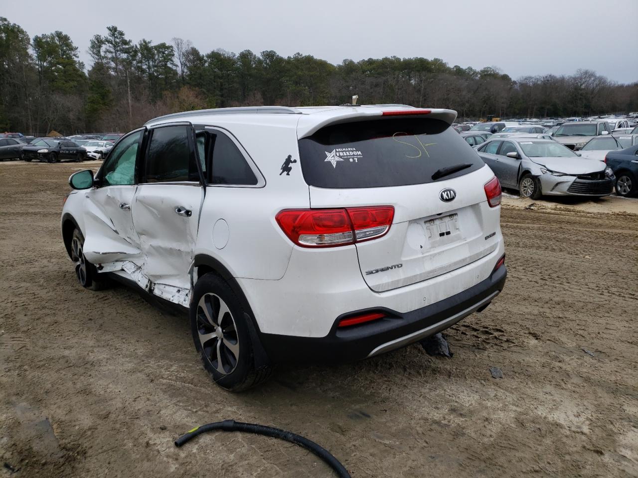 Photo 3 from auction – 2016 KIA SORENTO EX with VIN 5XYPH4A14GG057456