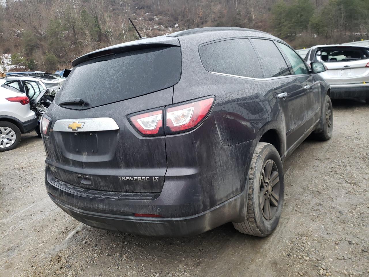 Photo 4 from auction – 2015 CHEVROLET TRAVERSE L with VIN 1GNKRGKD1FJ329548