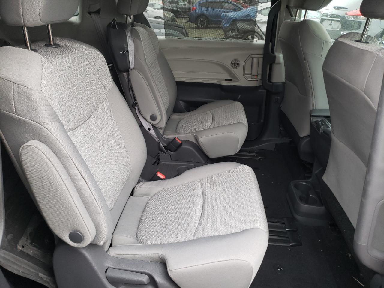 Photo 6 from auction – 2021 TOYOTA SIENNA LE with VIN 5TDKRKEC6MS048795