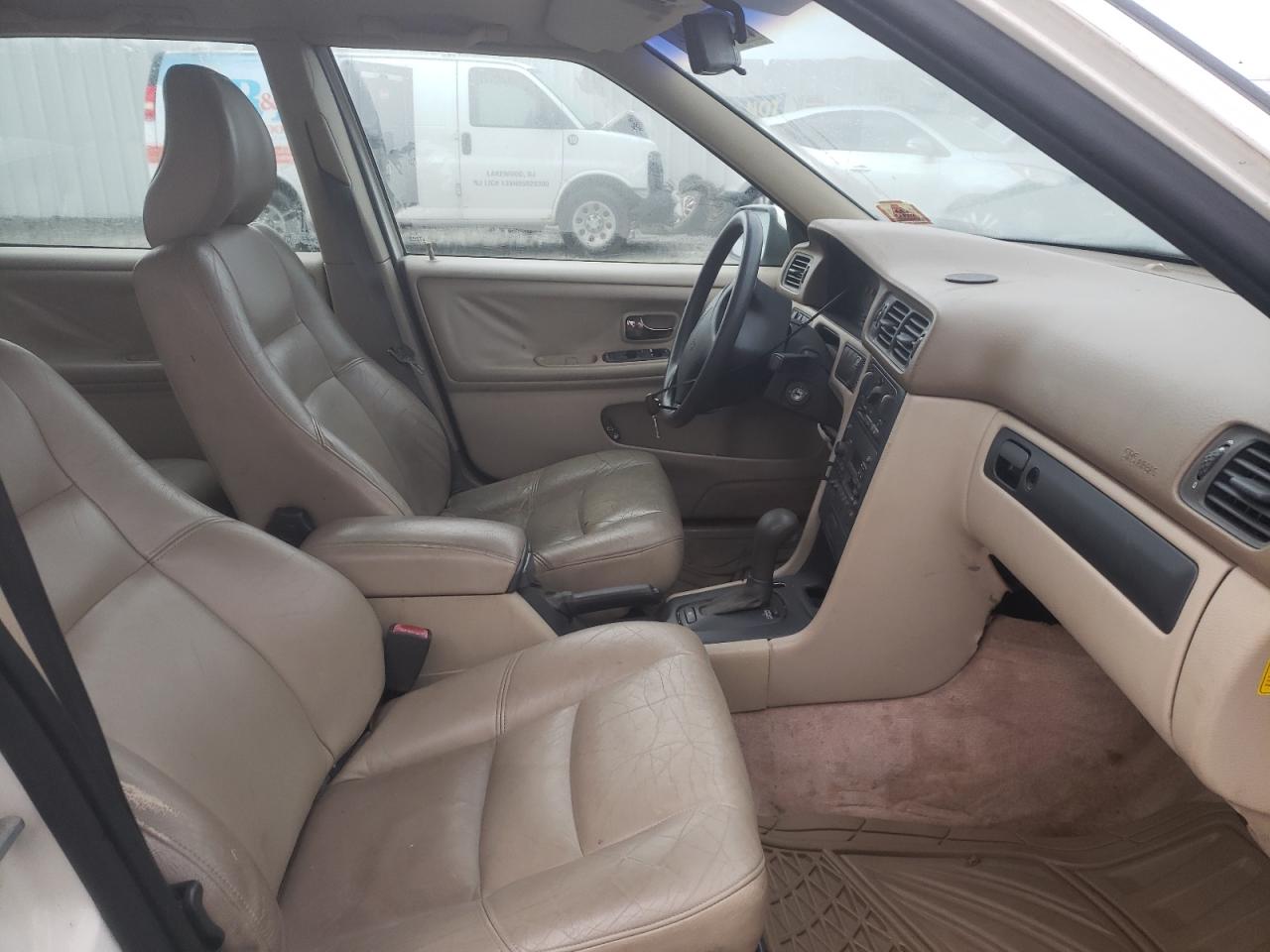 Photo 5 from auction – 1999 VOLVO V70 with VIN YV1LW55A5X2555786