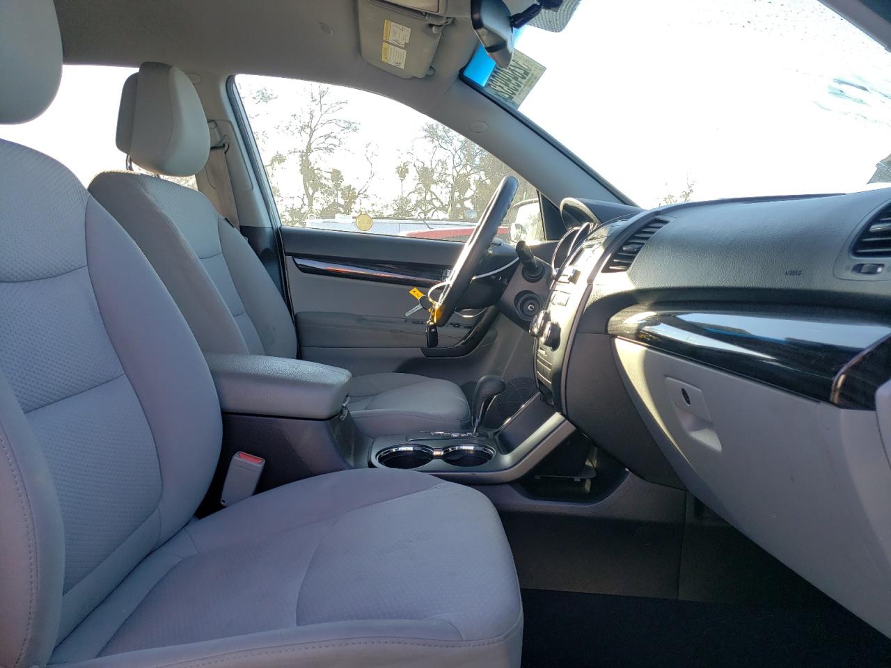 Photo 5 from auction – 2011 KIA SORENTO BA with VIN 5XYKTCA17BG014595